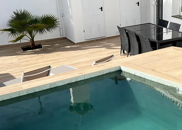 Karibu & Pool Tatil Evi Marbella
