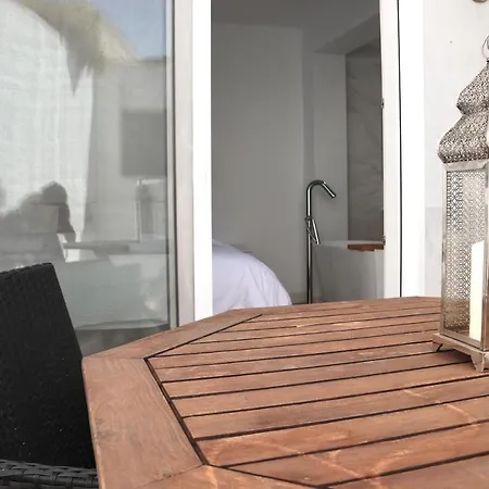 Karibu & Pool *