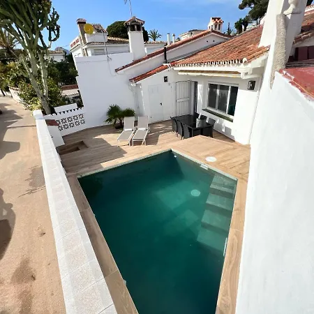 Karibu & Pool * Μαρμπέλλα