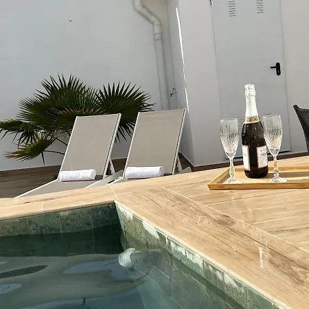 Karibu & Pool Tatil Evi *